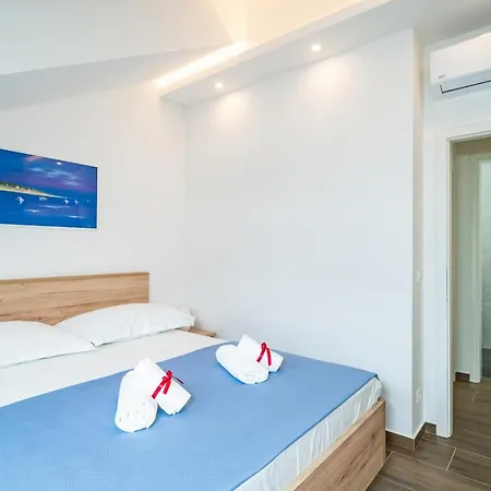 Veliki Dvoetazni S Parkingom Apartamento