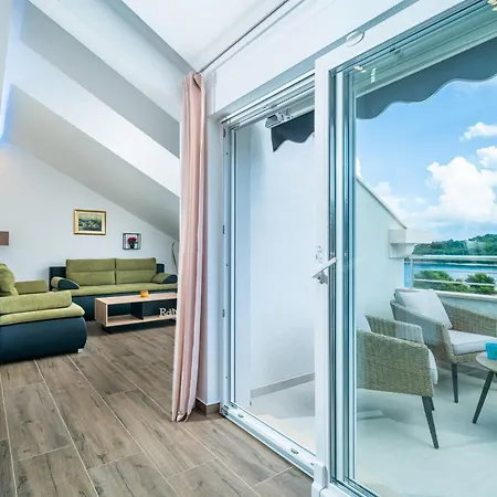 Veliki Dvoetazni S Parkingom Appartement *