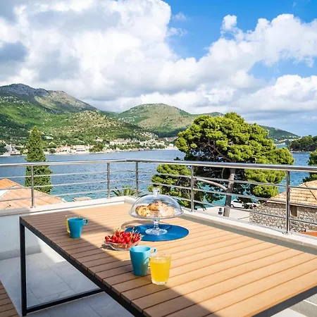 Veliki Dvoetazni S Parkingom