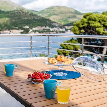 Veliki Dvoetazni S Parkingom Apartmán *