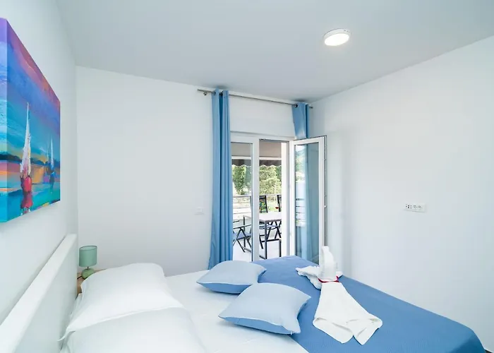 Veliki Dvoetazni S Parkingom Appartement