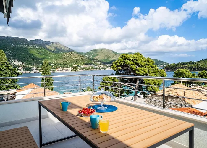 Veliki Dvoetazni S Parkingom