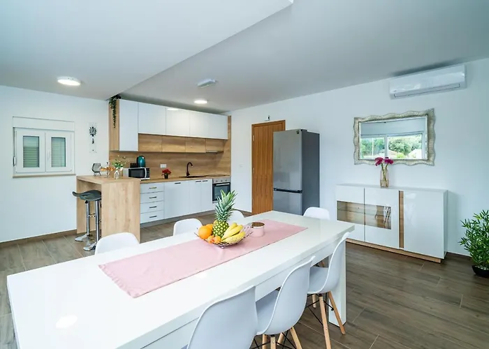 Veliki Dvoetazni S Parkingom Dubrovnik