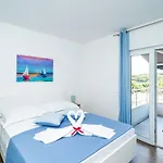 Apartman Veliki Dvoetazni S Parkingom *
