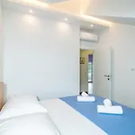 Veliki Dvoetazni S Parkingom Apartman
