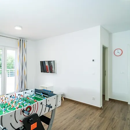 Veliki Dvoetazni S Parkingom *